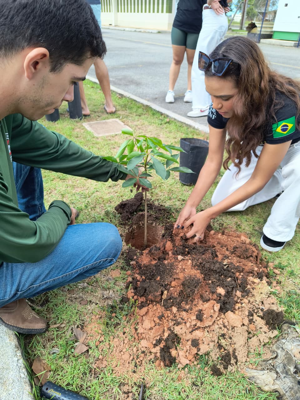 Plantio campus Carlos Alberto DiasP - Macaé 4